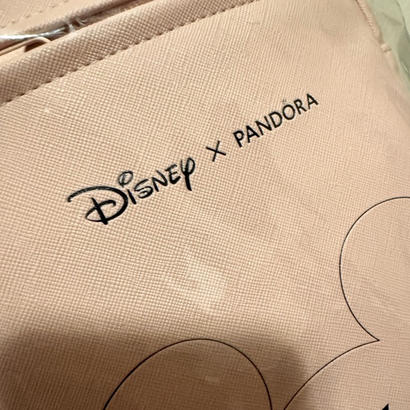 2024 Disney X Pandora D23 Exclusive Cross body sling - Picture 3 of 8